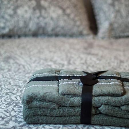 Blanca Serenidad Luxury Apartment เมธานา ภายนอก รูปภาพ